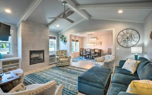 Coastal Getaway by Pebble Beach & Redwoods!
