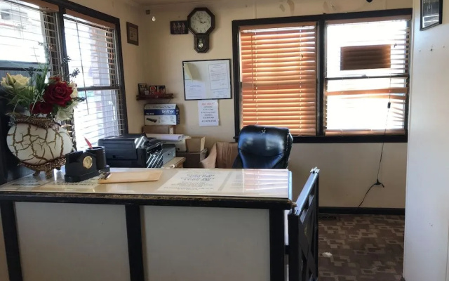 C & H Motel