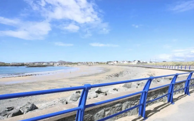 Lligwy House - Charming 3-bed House in Holyhead