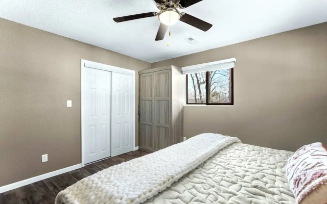 White Oak Landing Spacious 6 BDR w/ Boat Slip!