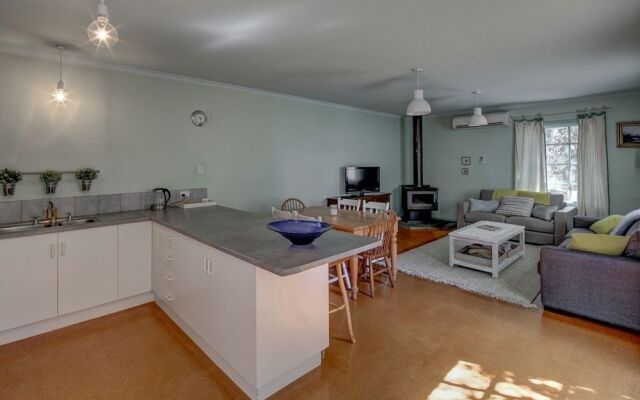 Prue's Cottage - well appointed family getaway