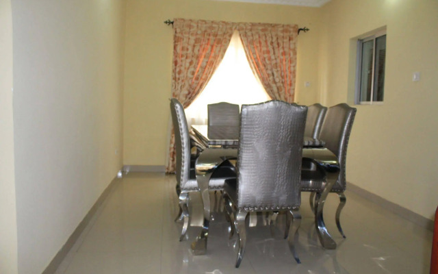 Habitat Suites International Apartment