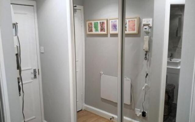 456js Edinburgh Self-Catering Apartment