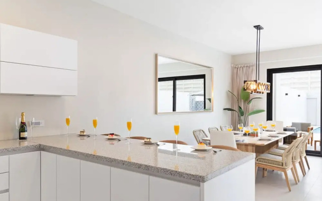 NEW Lux 4BR Villa w Private Pool Walk to Beach