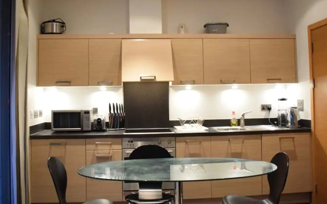 Chic Studio With Balcony Views Over Battersea Park