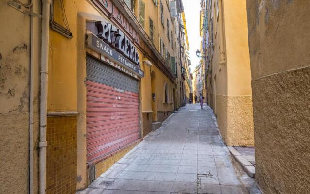 Garibaldi Square - Charming 1 Bdr Old Tow