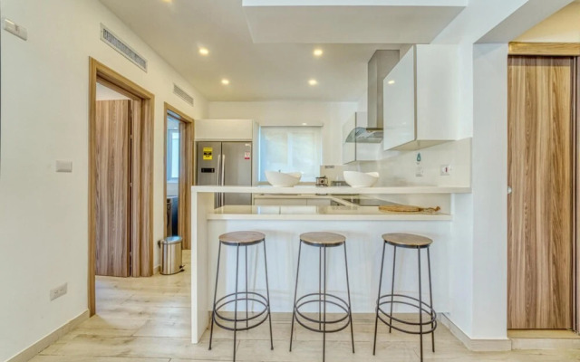 Unique Modern Apartment With Direct Beach Access