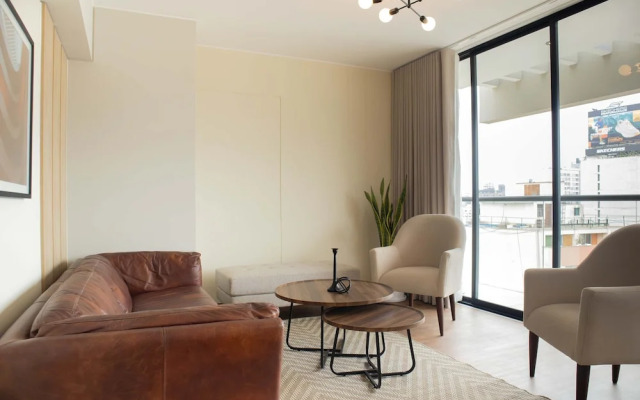 w Modern 3BR w Balcony Near Kennedy Park