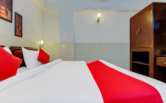 OYO Flagship 42717 Hotel Fort