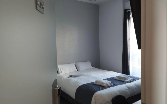 Brit Hotel L'Arrivée Guingamp