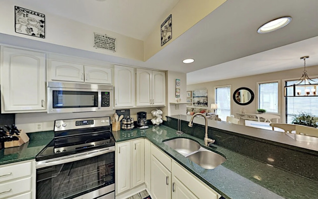 7811cent 2 Bedroom Condo