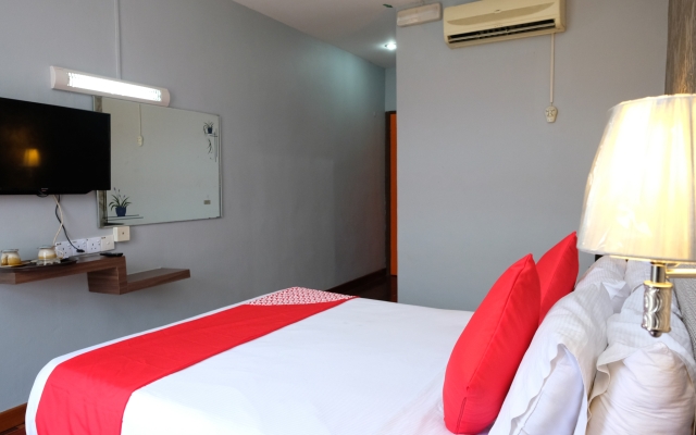 OYO 546 Grand City Hotel