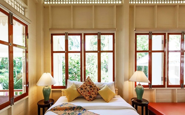 Baan Bayan Beachfront Hotel
