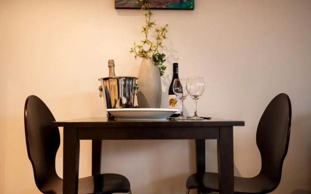 Hilltop Apartments Phillip Island - Adults Only