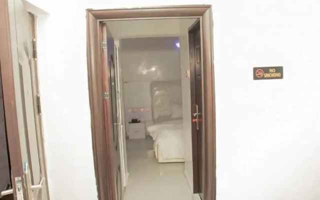 5 Star Saint Hotel