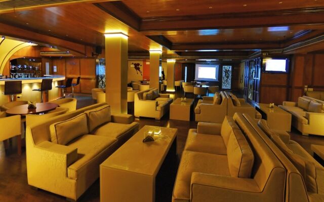 Metro Grand Hotel