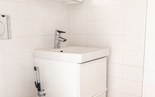 2ndhomes Deluxe 2BR Top Floor Apartment