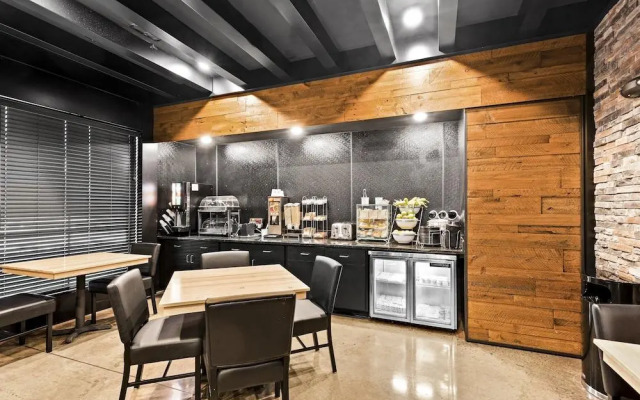 Cobblestone Hotel & Suites - Superior