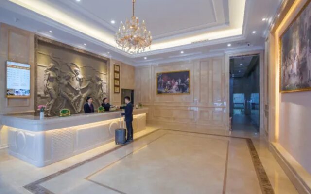 Vienna Hotel (Wuhan Central China Normal University, Huquan Metro Station)