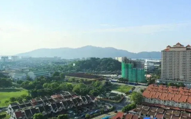 3-Bed Exec Suite RumahKu Airport Penang