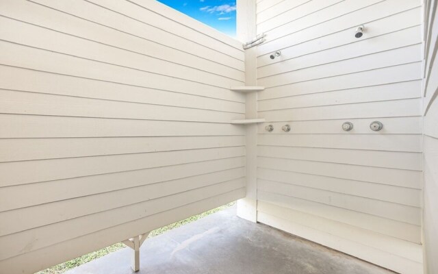 Sandy Orchid Lodge by RedAwning