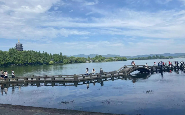 Hangzhou Memory Travel International Hotel- Edge West Lake