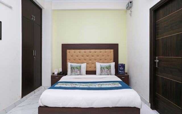 OYO 6812 Aruma Residency
