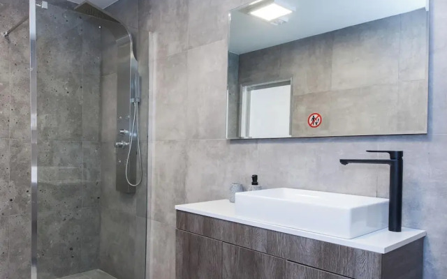 Minimalist Modern Nea Kifisia Studio