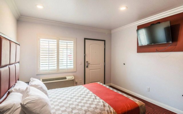 Rodeway Inn & Suites