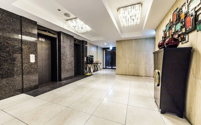 Guangming Cherbourg Hotel