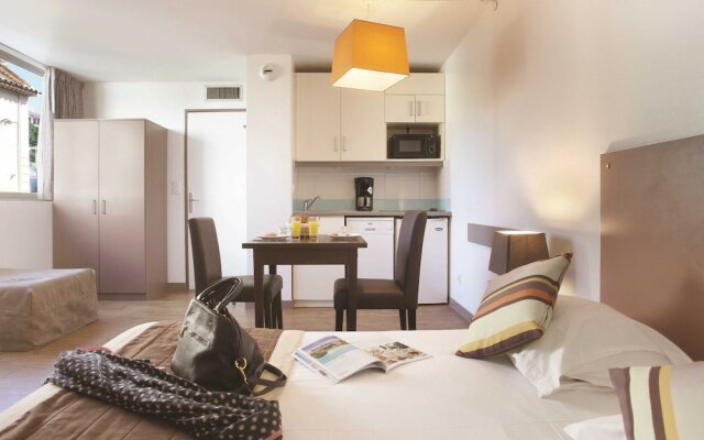 24m At 200m From Beach Residence With Pool