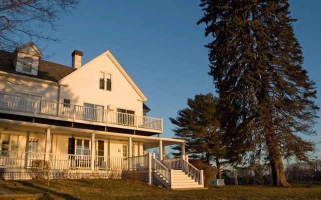 Dockside Guest Quarters & Restaurant