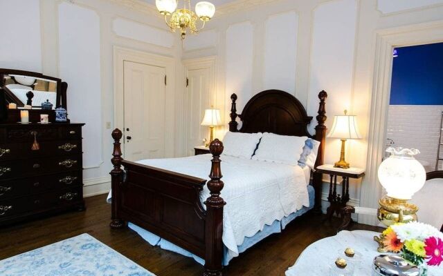 Silas W Robbins House Bed & Breakfast