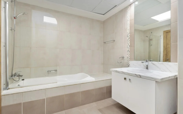 Lux BnB I Executive Tower I Business Bay