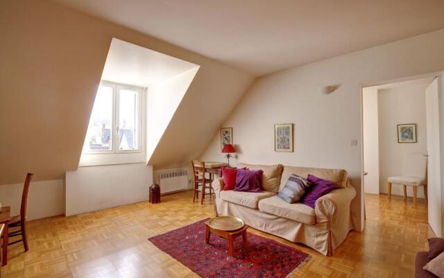 Large T2 with view of the Château d'Amboise