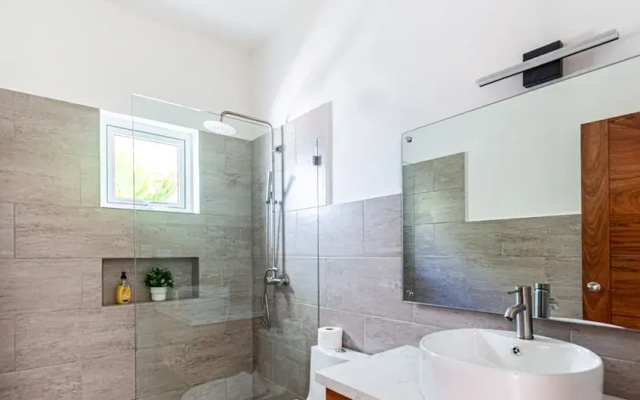 Spacious Family Suite, Ocean Village!