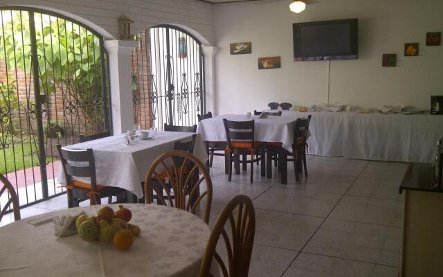 Suites & Apartments San Benito Zona Rosa