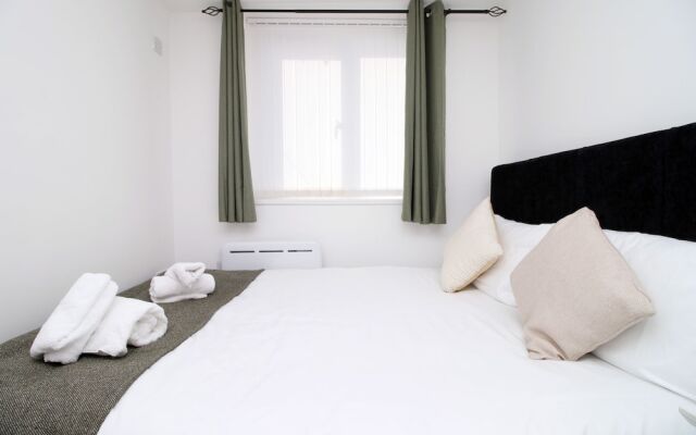 Skyline Immaculate 2-bed Apartment in Swansea