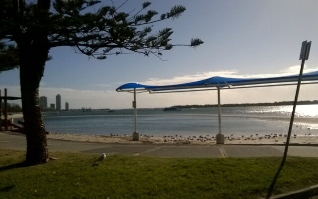 Grand Hotel Apartments Gold Coast by owner