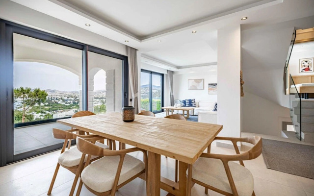 Stunning Villa With Private Pool and Luxuriest Views