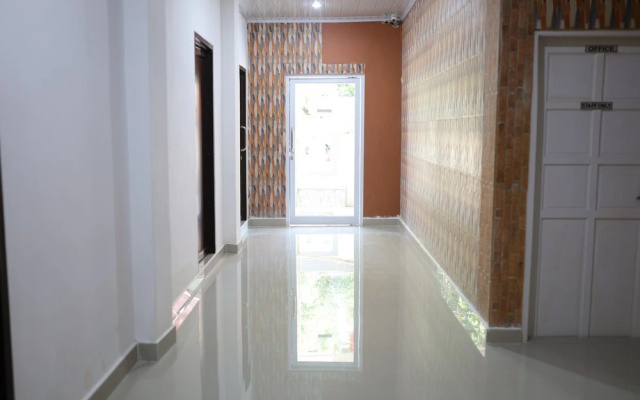 Urbanview Hotel Eropa Maros Near Sultan Hasanuddin Airport by Reddoorz – Hotel Rooms – Maros