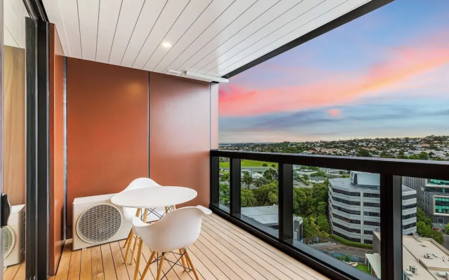 Stunning Ellerslie Apartment + Private Balcony!