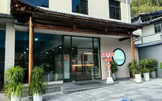 Sunshine Car · Travel original ecological small home hostel