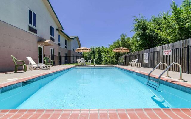 Quality Inn Junction City - Near Fort Riley