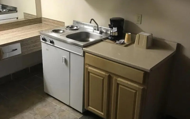 Smokey Point Motor Inn