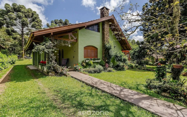 House With Barbecue in Gramado Rje0980
