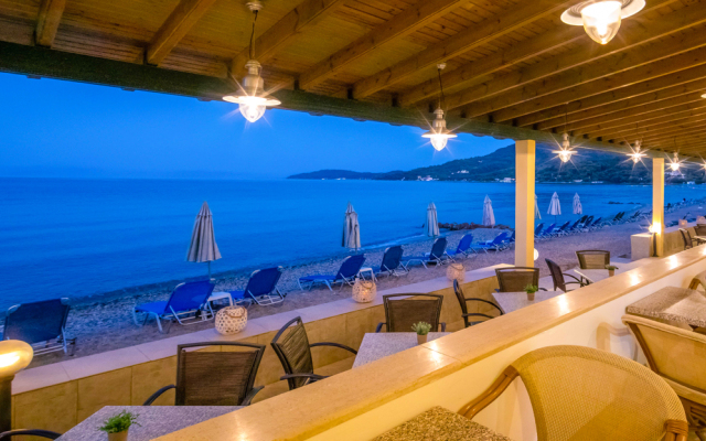 Rossis Beach Hotel