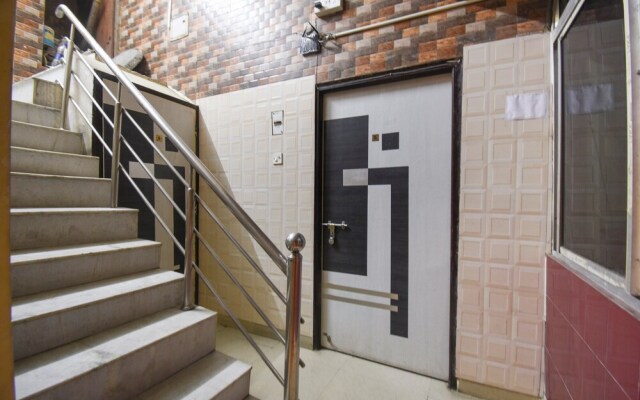 OYO 41435 Golden Residency