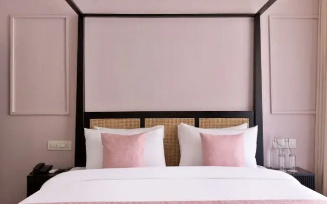 Mademoiselle Boutique Hotel & Cafe