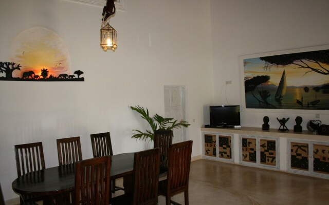 House With in Watamu With Pool Access Furnished Terrace a